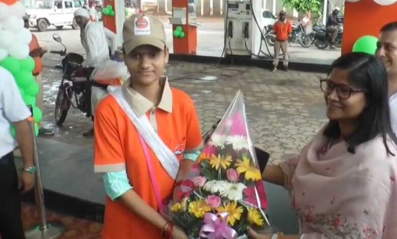 ग्वालियर में 5 महिलाओं ने पेट्रोल पंपों पर संभाली फ्यूल डिलेवरी वर्कर की जिम्मेदारी, कलेक्टर का अनूठा प्रयास