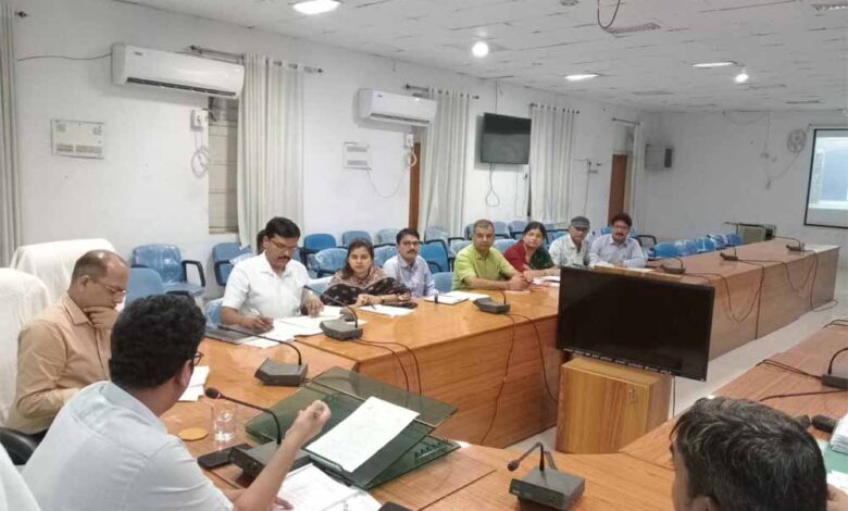 कलेक्टर ने की रीवा-सीधी-सिंगरौली रेल लाईन की समीक्षा