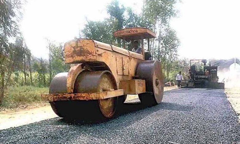 70-साल-बाद-इस-गांव-को-मिली-पक्की-सड़क,-ग्रामीणों-ने-दीप-जलाकर-जताई-खुशी