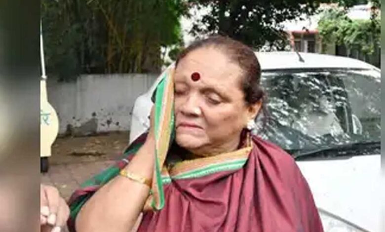 देश-की-पहली-किन्नर-विधायक-रहीं-शबनम-मौसी-पर-बधाई-लेने-के-दौरान-आभूषण-छीनने-का-आरोप,-पीड़ित-ने-थाने-में-दर्ज-कराई-शिकायत