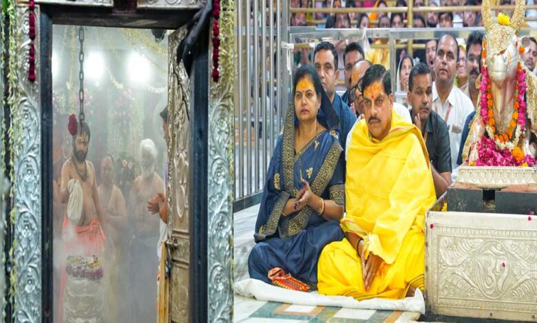 मुख्यमंत्री-डॉ.-मोहन-यादव-ने-आज-सपत्नीक-बाबा-महाकालेश्वर-भगवान-की-भस्म-आरती-मे-सम्मिलित-हुए