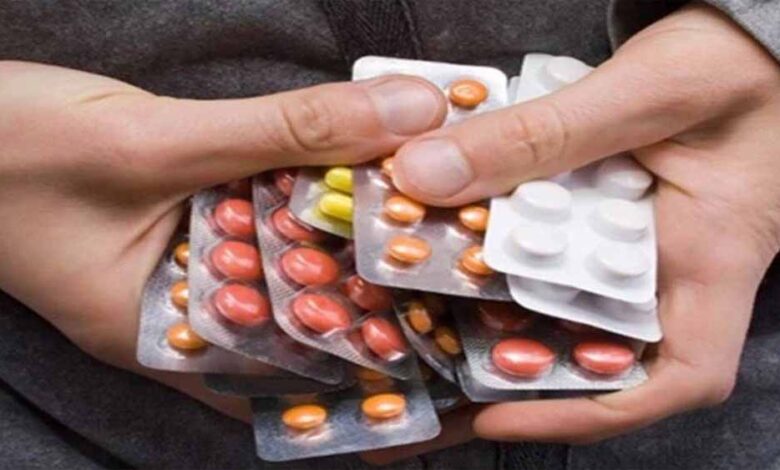 दवा उद्योग इनवर्टेड ड्यूटी स्ट्रक्चर में फंसा, कच्चे माल पर GST घटाने की मांग तेज