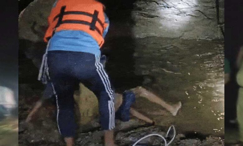 सतना-में-बोरवेल-के-गड्‌ढे-में-गिरीं-दो-सहेली,-दोनों-की-मौत,-एसडीईआरएफ-की-टीम-ने-निकाला