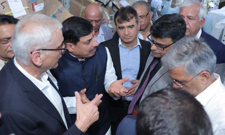 वैश्विक-टेक्सटाइल-हब-के-रूप-में-मध्यप्रदेश-को-स्थापित-करने-की-दिशा-में-अहम-पहल-मुख्यमंत्री-डॉ.-यादव-का-टेक्समास-मुख्यालय-दौरा