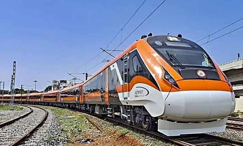 भोपाल से लखनऊ के बीच वंदे भारत एक्सप्रेस ट्रेन की शुरुआत अक्टूबर में होने जा रही