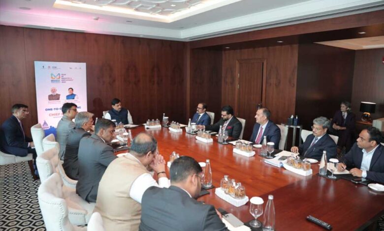 मुख्यमंत्री डॉ. यादव ने की दुबई के निवेशकों से वन-टू-वन चर्चा
