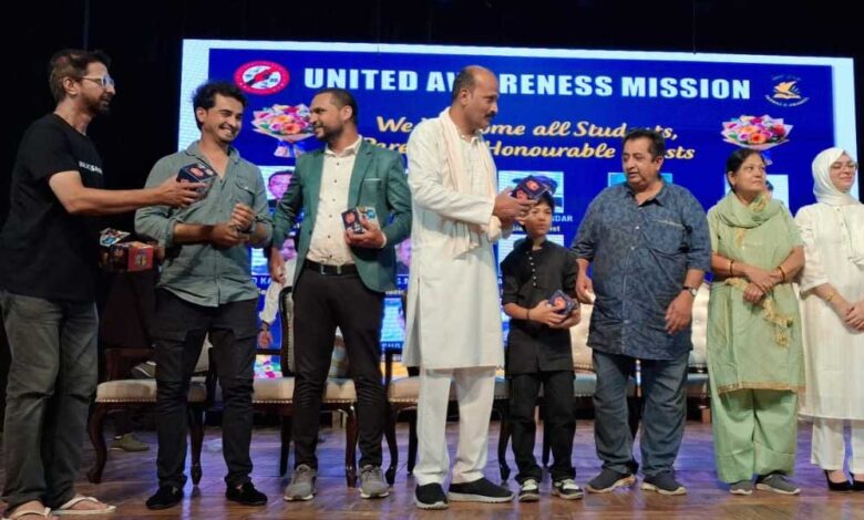 गुडिया लौट आओ  नाटक की भव्य प्रस्तुति