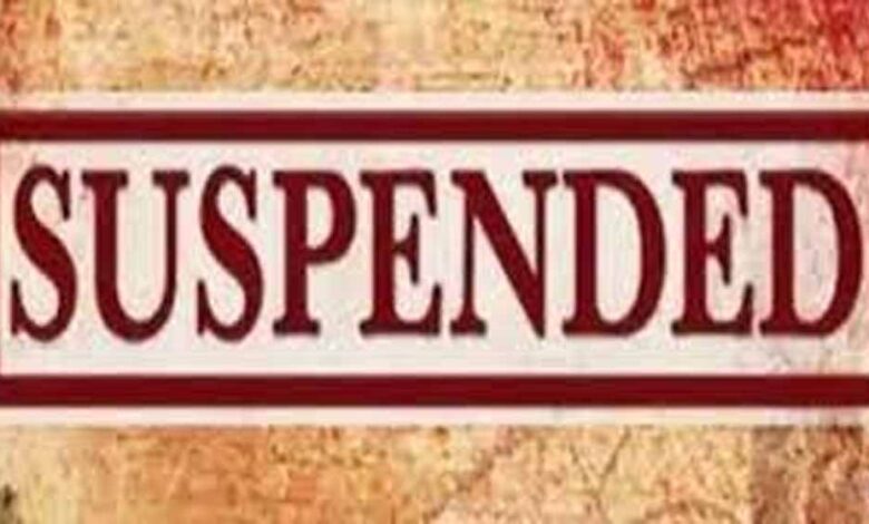 सीएम हेल्पलाइन में गड़बड़ी पर बड़ी कार्रवाई: दो सचिव निलंबित, 13 अफसरों को नोटिस