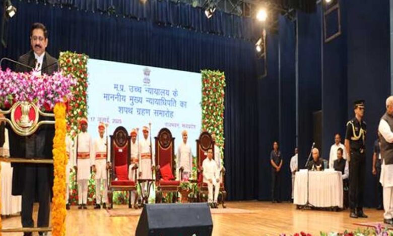 राज्यपाल पटेल ने न्यायमूर्ति सचदेवा को मुख्य न्यायाधिपति की शपथ दिलाई