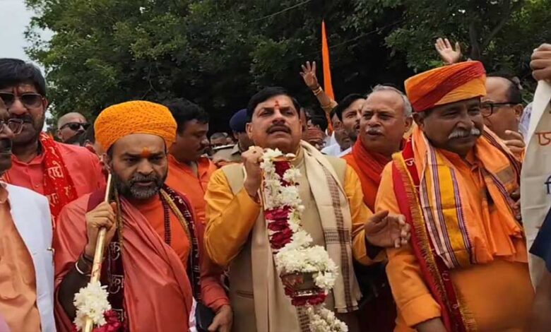 मध्य प्रदेश में कावड़ियों के लिए वीआईपी व्यवस्था, सुरक्षा से लेकर स्वादिष्ट व्यंजन, फलाहार और आराम की विशेष व्यवस्था