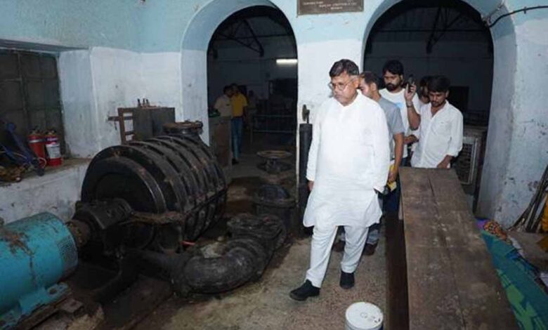 ऊर्जा मंत्री तोमर ने किया अस्पताल और वॉटर ट्रीटमेंट प्लांट का निरीक्षण