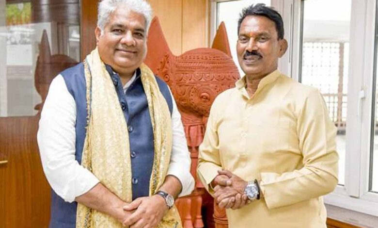 जल संसाधन मंत्री सिलावट ने केंद्रीय पर्यावरण एवं वन मंत्री यादव से की भेंट