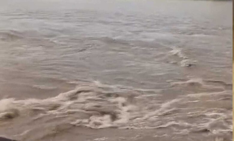 मूसलधार-बारिश-से-बढ़ा-जलस्तर:-रनगुवां-और-कुटनी-डैम-के-गेट-खुले,-कई-जिलों-में-स्कूल-बंद