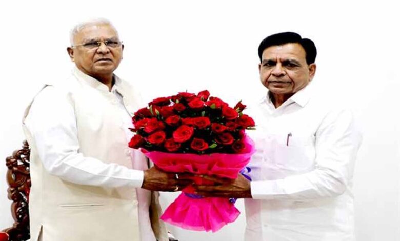 राज्यपाल-पटेल-से-उप-मुख्यमंत्री-श्री-देवड़ा-की-सौजन्य-भेंट