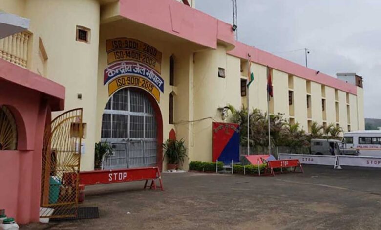 महिला-बंदियों-ने-सीखा-संवाद,-संवेदना-और-सपनों-को-संवारने-का-हुनर