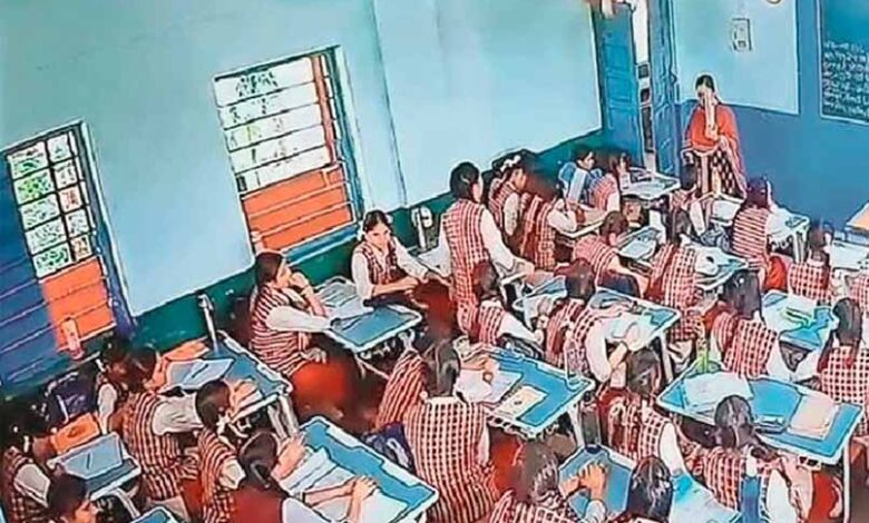 भोपाल: पीएमश्री एमएलबी स्कूल की कक्षा में गिरा प्लास्टर, दो छात्राएं घायल