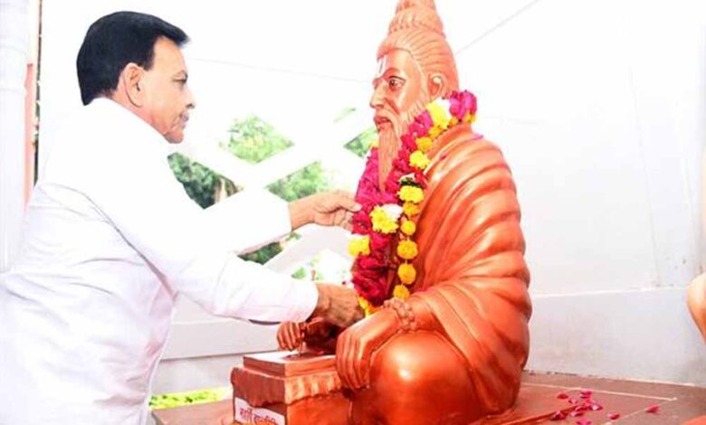 उप मुख्यमंत्री श्देवड़ा ने किया महर्षि वाल्मीकि एवं महर्षि वेदव्यास की प्रतिमा का अनावरण