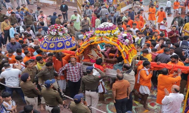 आज एकादशी के शुभ अवसर पर उज्जैन में बाबा महाकाल की दूसरी सवारी धूमधाम से निकल रही