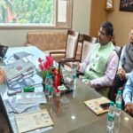 स्कूल-शिक्षा-मंत्री-श्री-सिंह-से-गुजरात-संस्कृत-बोर्ड-के-अध्यक्ष-श्री-पालीवाल-ने-की-भेंट