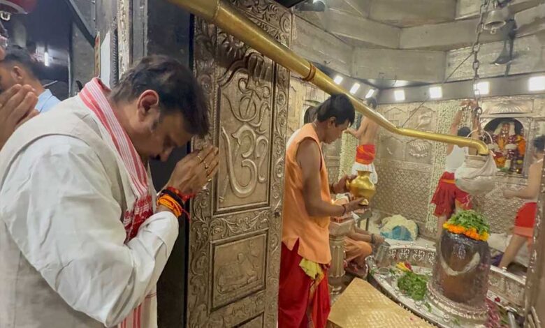उपमुख्यमंत्री-शुक्ल-ने-किए-बाबा-महाकाल-के-दर्शन-और-लोककल्याण-की-प्रार्थना-की