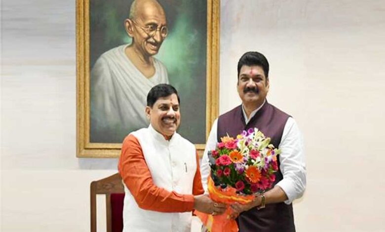 मुख्यमंत्री डॉ. यादव के विदेश यात्रा से लौटने पर खाद्य मंत्री राजपूत ने दी शुभकामनाएं