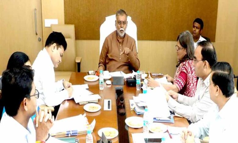 पंचायत एवं ग्रामीण विकास मंत्री पटेल ने विभागीय विषयों की समीक्षा की