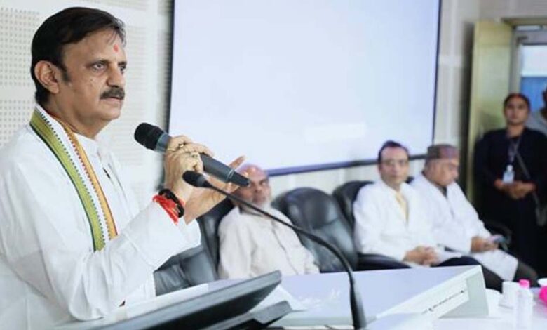 हिन्दी माध्यम से एम.बी.बी.एस. की पढ़ाई से मरीजों के इलाज में सुगमता होगी : उप मुख्यमंत्री शुक्ल