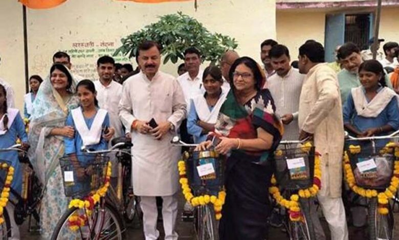 सरकारी स्कूलों में बच्चों को गुणवत्तापूर्ण शिक्षा देने के लिये राज्य सरकार वचनबद्ध