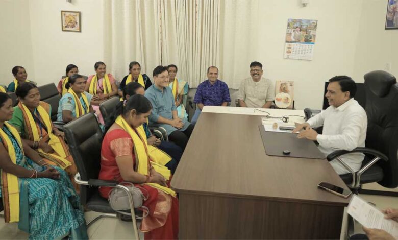 जनजातीय वर्ग के सर्वांगीण विकास के लिए सरकार है संकल्पित : उप मुख्यमंत्री देवड़ा