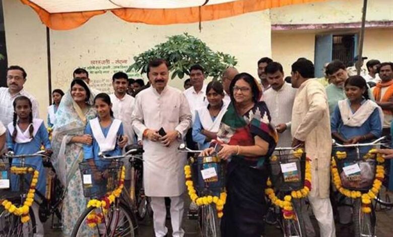 सरकारी स्कूलों में बच्चों को गुणवत्तापूर्ण शिक्षा देने के लिये राज्य सरकार वचनबद्ध