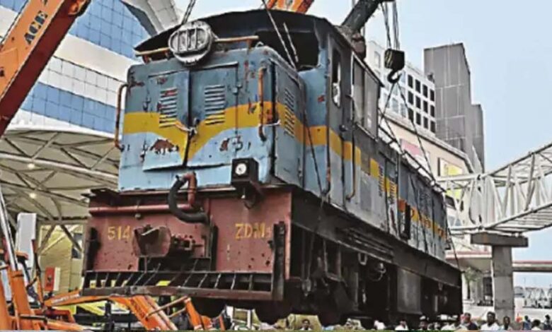 30 साल सेवा के बाद रिटायर हुआ ट्रेन का इंजन! रानी कमलापति स्टेशन पर सजा गौरवशाली इतिहास