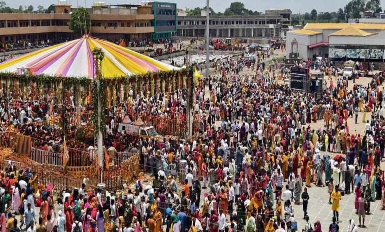 कुबेरेश्वरधाम में श्रद्धा की बाढ़, तीसरे सोमवार से पहले ही 1.25 लाख भक्तों ने किया अभिषेक
