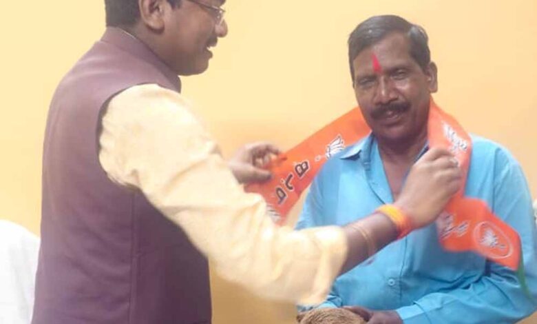 पूर्व कृषि विस्तार अधिकारी ने ग्रहण की भाजपा की सदस्यता