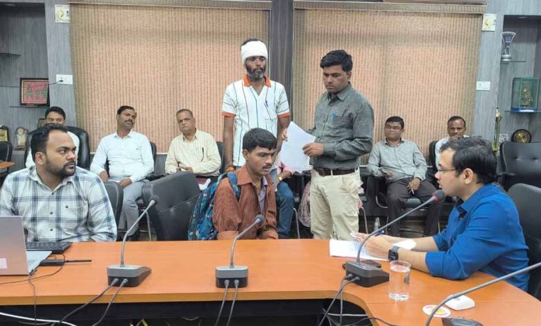 जनसुनवाई में मुख्य कार्यपालन अधिकारी जिला पंचायत ने 78 आवेदन पत्रों में की सुनवाई