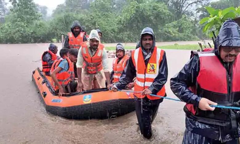 श्योपुर-शिवपुरी में बाढ़ का कहर: हाईवे बंद, स्कूल बस नदी में फंसी, ग्रामीणों ने बचाए 30 बच्चे