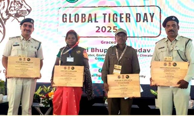 केन्द्रीय वन एवं पर्यावरण मंत्री यादव ने प्रदेश के वनकर्मियों को किया सम्मानित