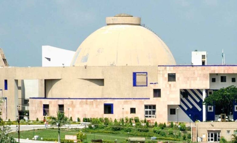 MP विधानसभा में गूंजी संस्कृत: MLA और मंत्री के संवाद पर गूंजीं मेजें