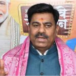 बीजेपी-नेता-का-आरोप:-कांग्रेस-ने-गढ़ी-‘हिंदू-आतंकवाद’-की-थ्योरी,-साध्वी-बोलीं-जीवन-तबाह-कर-दिया