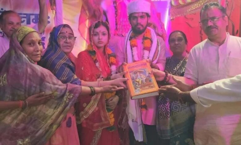 खंडवा में अंतरधार्मिक विवाह: शिफा बनी शान्वी, राहुल संग मंदिर में लिए सात फेरे