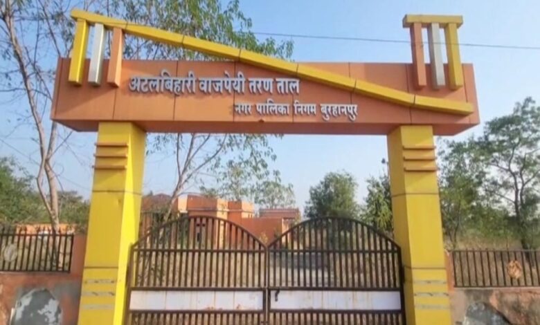 स्विमिंग पूल निर्माण में अनियमितता के प्रकरण पर होगी सख्त कार्रवाई