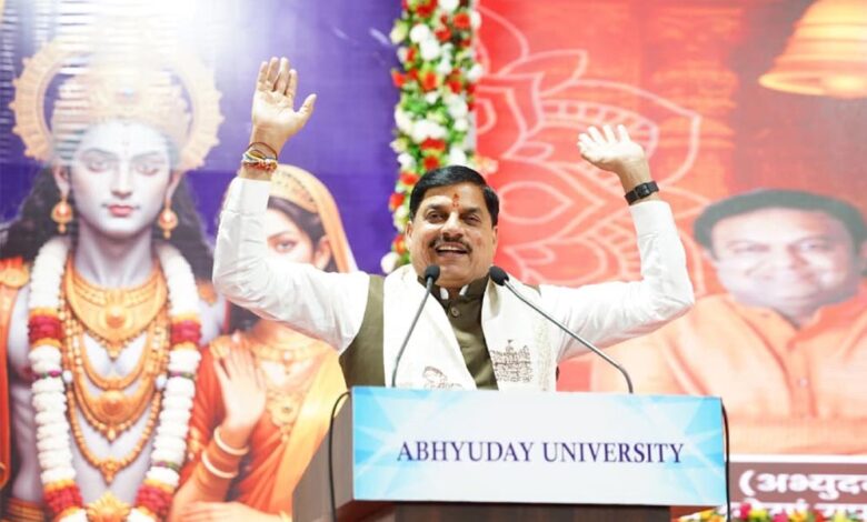 स्वदेशी अपनायें, स्वाध्यायी बनें, समय का प्रबंधन करें और हमेशा कुछ बड़ा करने की सोचें : मुख्यमंत्री डॉ. यादव