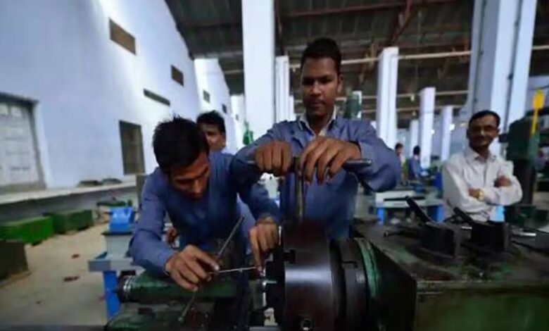 मध्य प्रदेश में अब 9वीं से ITI, 10वीं में पूरा कर विदेश में नौकरी—रूस से 1.5 लाख मासिक वेतन की बात