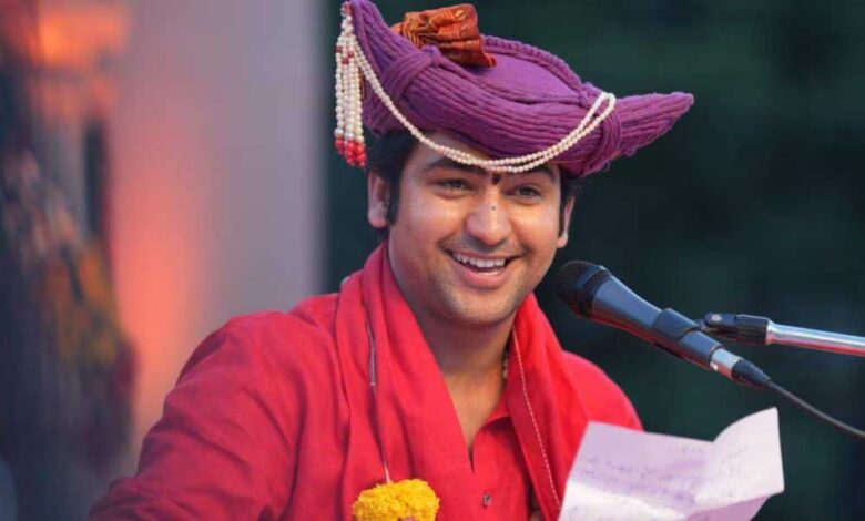 बागेश्वर सरकार पर विवादित टिप्पणी, प्रोफेसर पर FIR – धार्मिक भावना भड़काने का आरोप