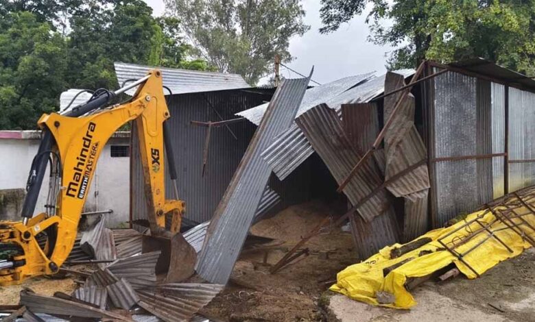 इस्लाम कबूलने से इनकार पर हत्या: रईस खान के अवैध निर्माण पर प्रशासन का बुलडोजर