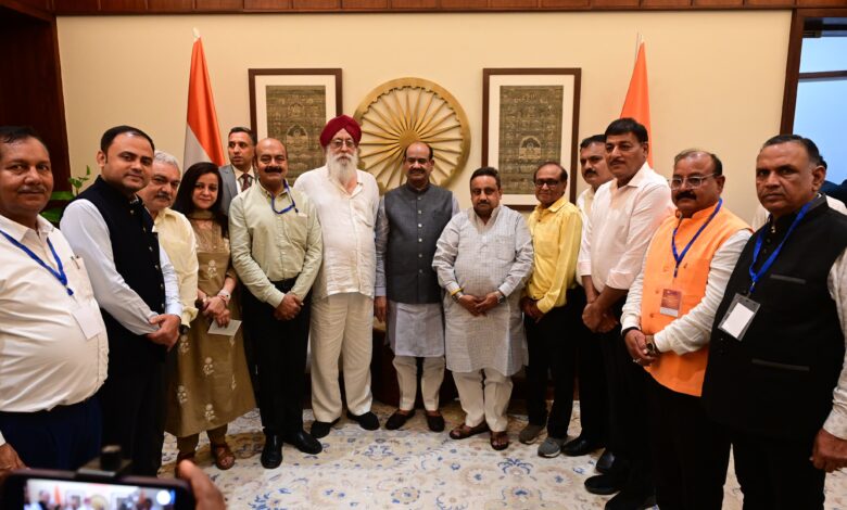 लोकतंत्र से व्यापारी जुड़ाव की मिसाल: संसद में CAIT प्रतिनिधिमंडल की ऐतिहासिक भागीदारी