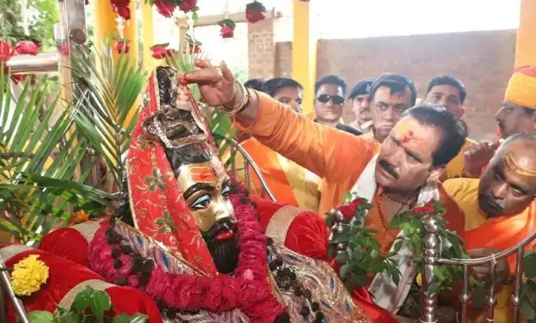 शिव भक्ति की अनुपम मिसाल बनी सारंगपुर की पालकी यात्रा,  मंत्री टेटवाल ने किया शुभारंभ