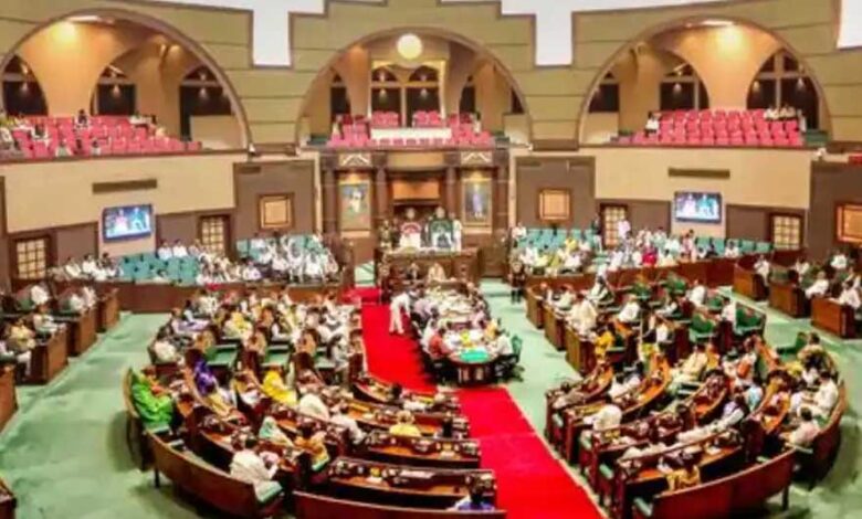 पूर्व CM को श्रद्धांजलि, पेंशन मुद्दे पर गरमाई सियासत, विपक्ष का वॉकआउट