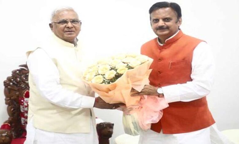 राज्यपाल पटेल से उप-मुख्यमंत्री शुक्ल ने की सौजन्य भेंट