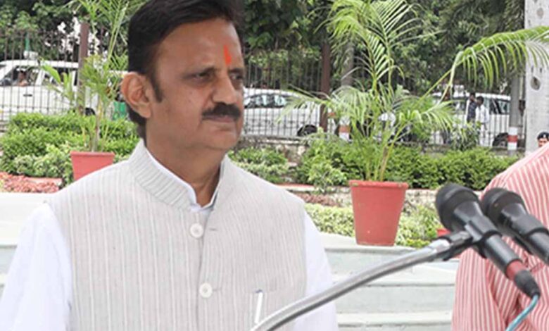 उप-मुख्यमंत्री-शुक्ल-ने-रमणरेति-धाम-में-स्वामी-गुरुशरणानंद-से-की-भेंट