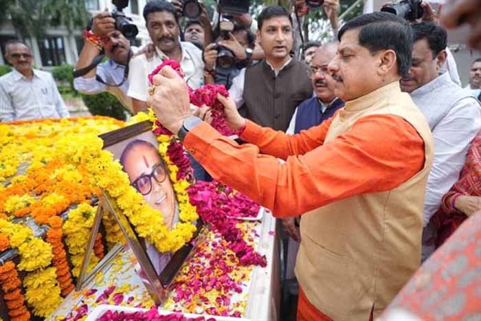 मुख्यमंत्री-डॉ-यादव-ने-स्व.-कुशाभाऊ-ठाकरे-को-दी-श्रद्धांजलि